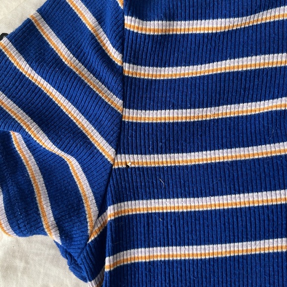 Blue tee shirt with white and yellow stripes - Picture 2 of 6